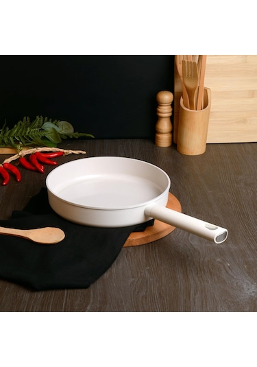 Belarıva 30 Cm Beyaz Sılıkon Saplı Tava Beyaz