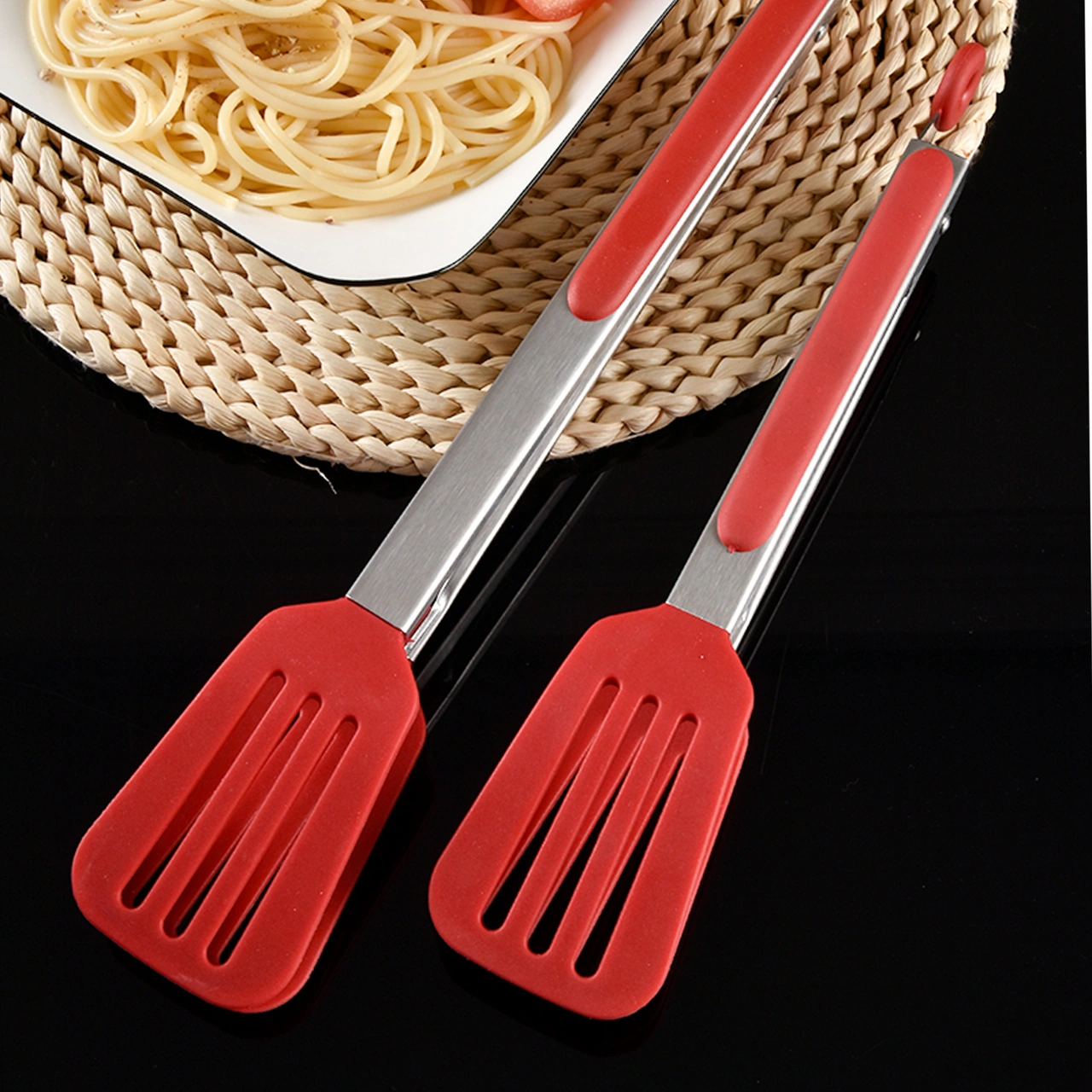 Youmex 34.5 Cm Büyük Boy Gıda Kalitesi Silikon & Paslanmaz Çelik Izgara Araçları, Isıya Dayanıklı, Tutuşu Kolay, Asma Çemberi, Kırmızı Çok Renkli