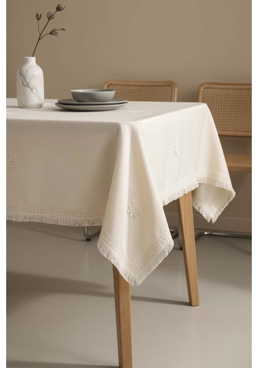 Silvio Krem Güpür Çiçekli Masa Örtüsü 160x220 Cm Krem