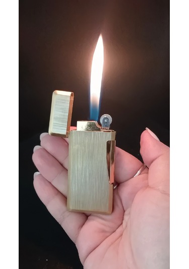 Sade Tasarım Fırçalı Pirinç Görünümlü Koleksiyonluk Gazlı Çakmak Çok Renkli