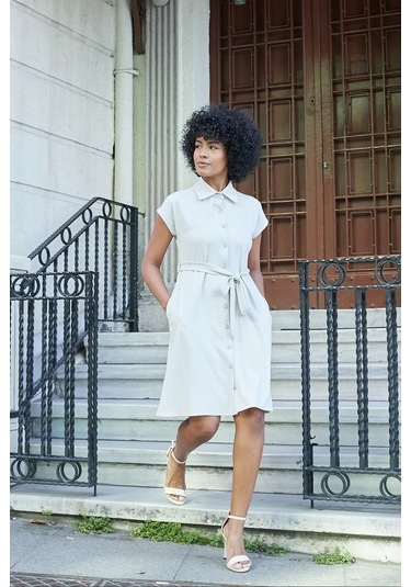 Kadın İpeksi Modal Kumaş Yakalı Düşük Omuzlu Diz Altı Kuşaklı Düğmeli Elbise-taş Taş