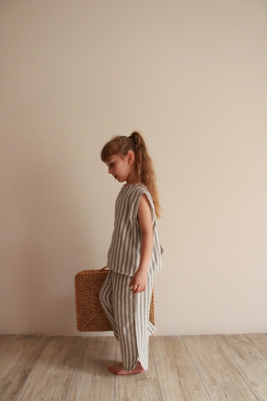 Gri Çizgili Sırt Detaylı Müslin Takım Gri