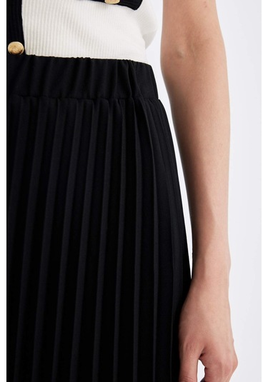 Defacto Esnek Belli Basic Düz Pilise Aerobin Midi Etek B9014AX24AUBK81 Siyah Defacto Esnek Belli Basic Düz Pilise Aerobin Midi Etek B9014AX24AUBK81 Siyah