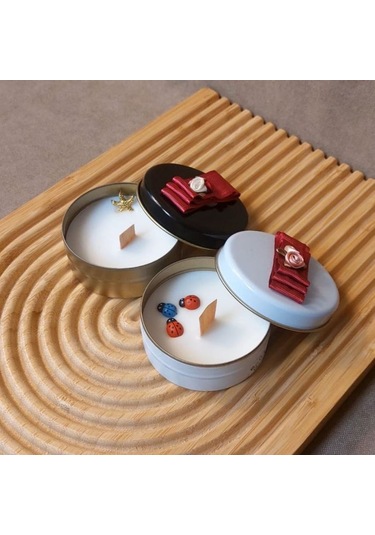 Uretti - Ayşe 7362 5927 El Yapımı 2'li Egzotik Orman Ve Gül Kokulu Metal Kutuda Mum - 3 X 7 Cm Beyaz