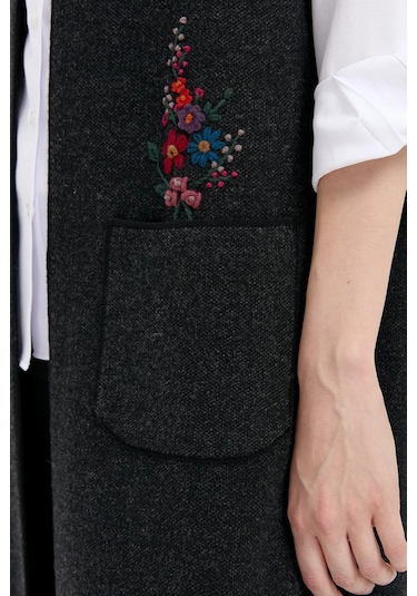 Desen Triko Kadın Polo Yaka Önü Açık İşlemeli Uzun Yün Yelek 24002 Siyah Siyah