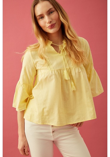 Volanlı Yaka Bağlamalı Sarı Bluz Sari