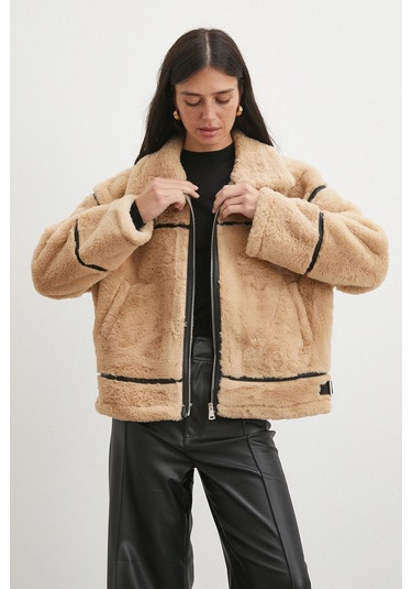 Ters Detay Peluş Lamine Mont Bej Bej
