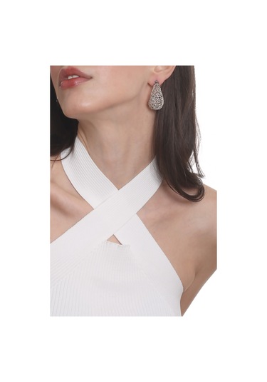 Labalaba Kadın Telkari Görünümlü Çiçek Motifli Çivili Model Damla Formlu Küpe - Lak Gümüş Altın