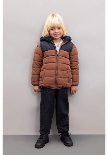 Defacto Erkek Bebek Su İtici Polar Astarlı Blok Renk Desenli Kapüşonlu Şişme Mont A2215A524AUBN349 Kahve Defacto Erkek Bebek Su İtici Polar Astarlı Blok Renk Desenli Kapüşonlu Şişme Mont A2215A524AUBN349 Kahve