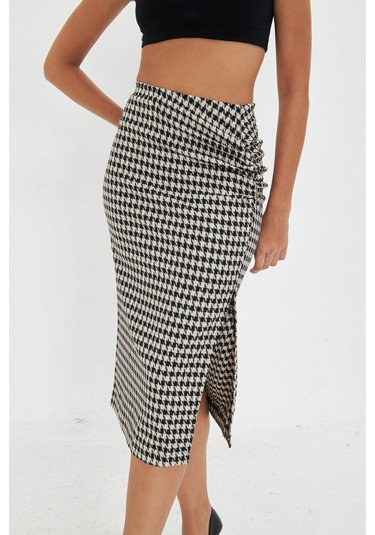 Siyah Kazayağı Desenli Yırtmaçlı Midi Boy Etek Ekru