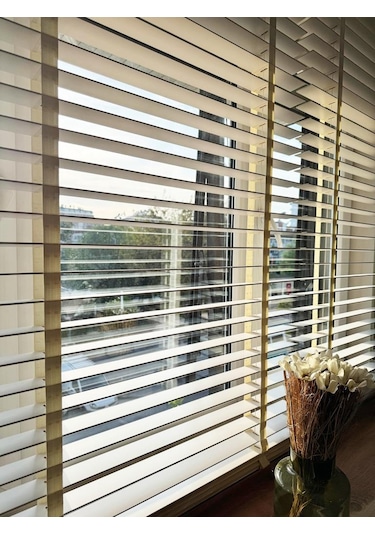Beyaz Gerçek Ahşap Jaluzi 50mm Zincirli Redüktörlü Kurdelalı Ajs1001 Beyaz