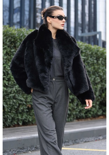 Giyim Dünyası Kadın Kürklü Mont Siyah 001