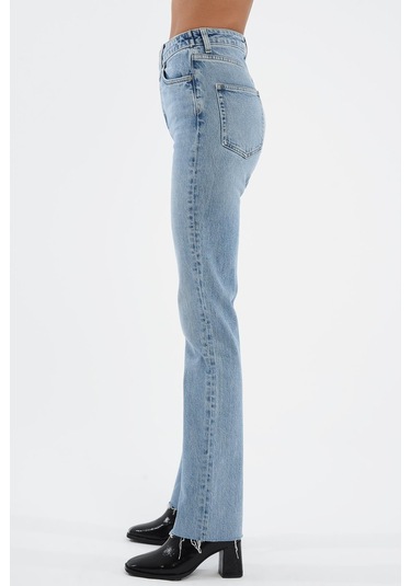 Açık Mavi Slim Straight Paçası Yırtmaçlı Çapraz Kemerli Jean Pantolon C 4556-012 Açık Mavi