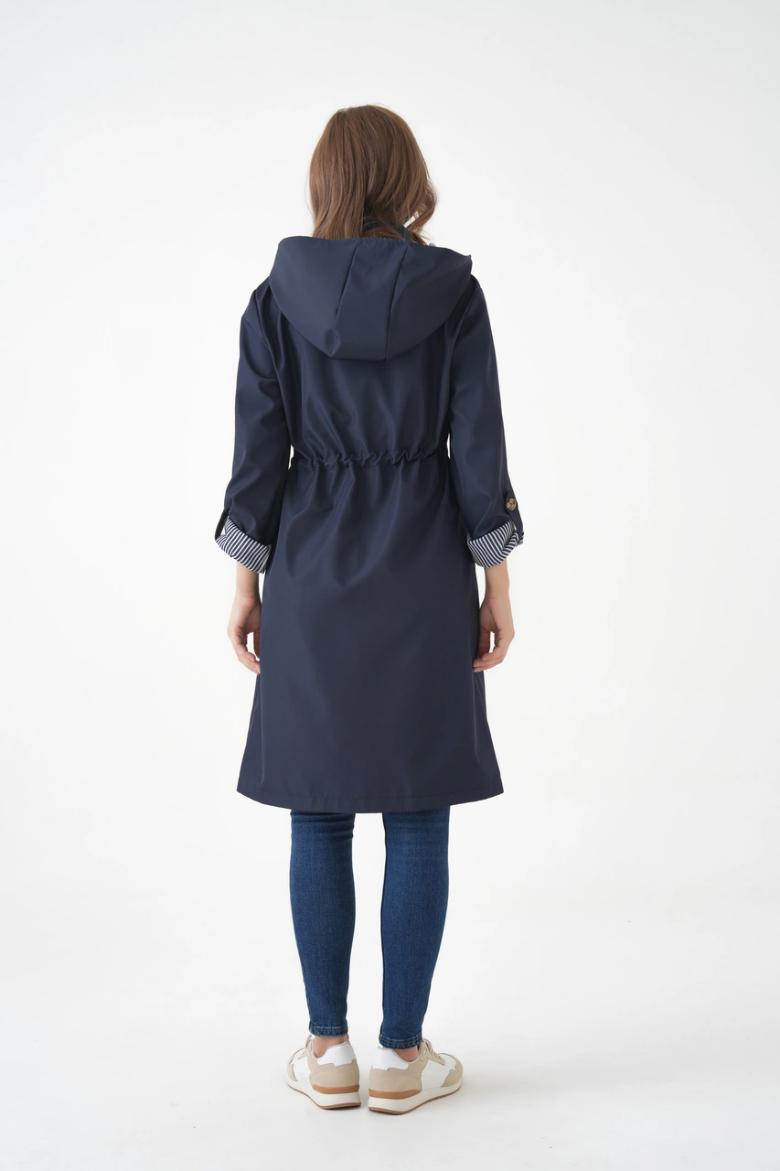 Kadın Rüzgar Ve Su Geçirmez Bondit Kumaş Çıkarılabilir Düğmeli Kapüşon Beli Tünelli Mevsimlik Trençkot Lacivert