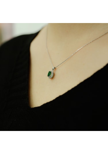 Lova Pırlantalı Oval Zümrüt Anturaj Kolye - 2040013