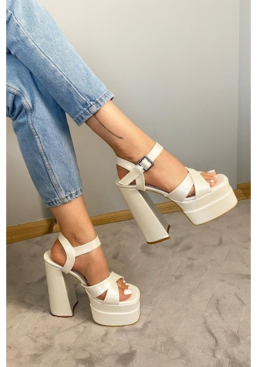 Preshley Kadın Elina Sedefli Beyaz Çapraz Bantlı 15 Cm Platform Topuklu Ayakkabı Beyaz 1