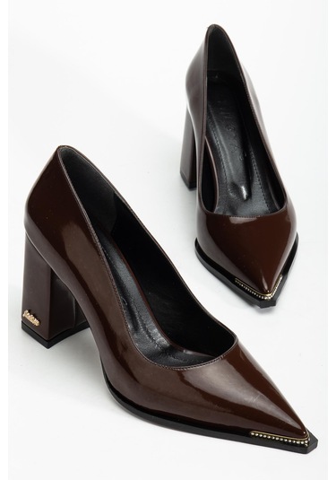 Suins Premium Verty Model Kadın Kalın Topuklu Burnu Taşlı Rugan Stiletto Ayakkabı Kahve