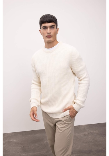 DeFacto Standart Fit Normal Kesim Bisiklet Yaka Dokulu Triko Kazak C8814AX24WNER139