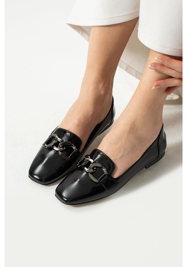 Kadın Siyah Kırışık Rugan Zincir Aksesuarlı Günlük Babet Siyah