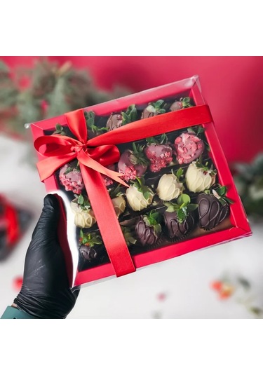 Sevgililer Günü Çilek Kaplı Çikolata Kutusu