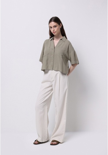 Colins Regular Fit Shirt Neck Düz Kadın Yeşil Kısa Kol Gömlek Cl1074649 Q1.v1 Kha Haki Colins Regular Fit Shirt Neck Düz Kadın Yeşil Kısa Kol Gömlek Cl1074649 Q1.v1 Kha Haki