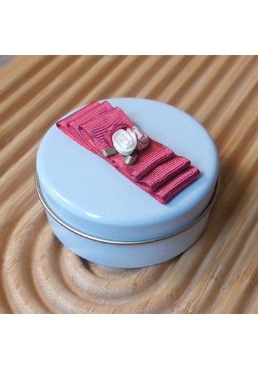 Uretti - Ayşe 7362 2296 El Yapımı Yasemin Kokulu Metal Kutuda Mum - 3 X 7 Cm Beyaz