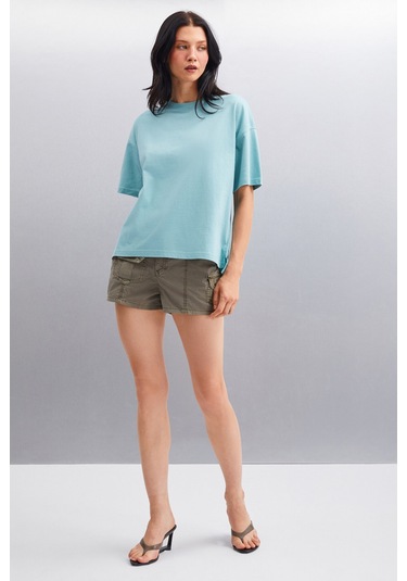 Jemmy Kadın %100 Organik Pamuk Relaxed Fit Yırtmaçlı Yuvarlak Yakalı Yeşil T-shirt