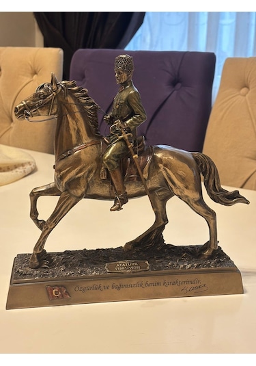 Wise Ofis Masaüstü Atatürk Atlı Heykeli 28,5 9,5 26,5 Cm