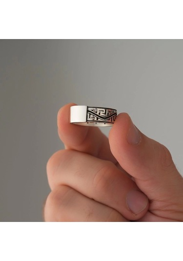 İpek Silver 925 Ayar Gümüş Grek Motifli Üstü Kişiselleştirilebilir Erkek Yüzüğü Çok Renkli