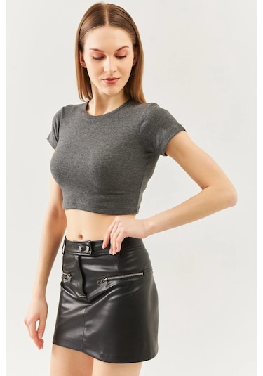 Kadın Kısa Kol Bisiklet Yaka Vücuda Oturan %100 Pamuklu Kaşkorse Esnek Crop Bluz Füme