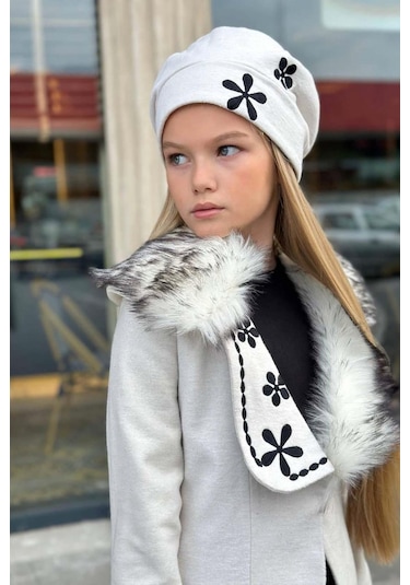 Riccotarz Kız Çocuk Yakası Kürk Ve Yonca Detaylı Etekli Ekru Kaşe Ekru