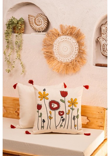 Doğa Motifli Püsküllü Kırlent Kılıfı Kır Çiçekleri Çok Renkli