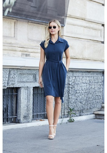 Kadın İpeksi Modal Kumaş Yakalı Düşük Omuzlu Diz Altı Kuşaklı Düğmeli Elbise-lacivret Lacivert