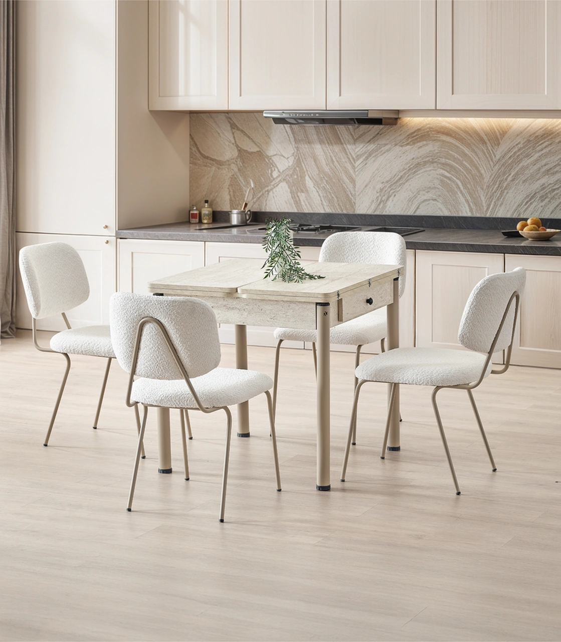 Dengema Neva 89 Açılır Masa Takımı Traverten Desen, 4 Sandalyeli, Krem Kumaş, Kapuçino Metal Ayak Krem