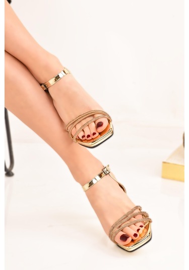 Üç Bant Taşlı Topuklu Ayakkabı Altın