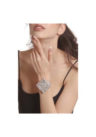 Kadın Lak Gümüş Renk Kaplama Ayarlanabilir Açık Bant Örgü Dokulu Geometrik Figürlü Bileklik Gümüş