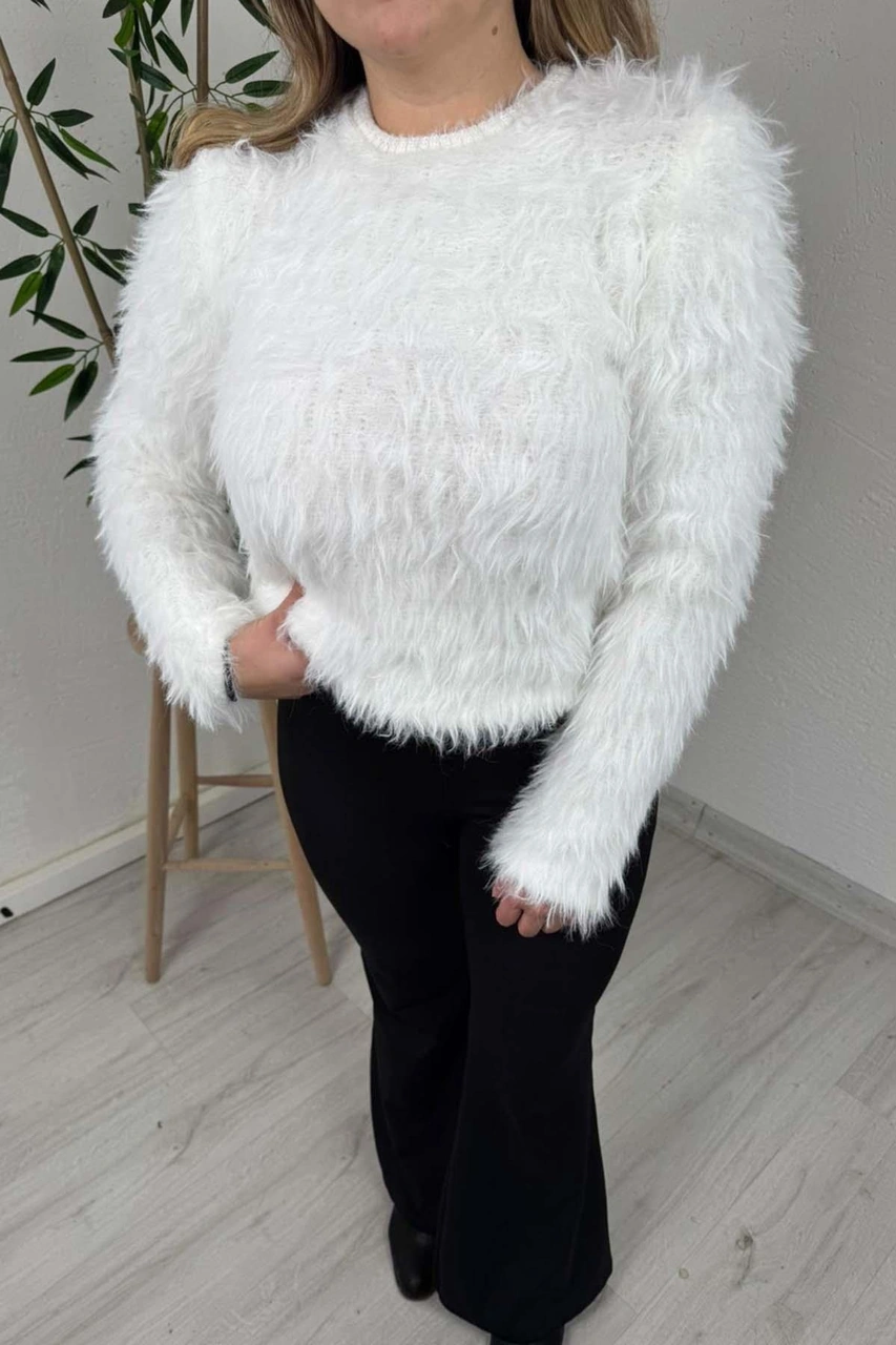 Explode - Kadın Beyaz Bisiklet Yaka Tüylü Yumoş Oversize Triko Kazak Beyaz