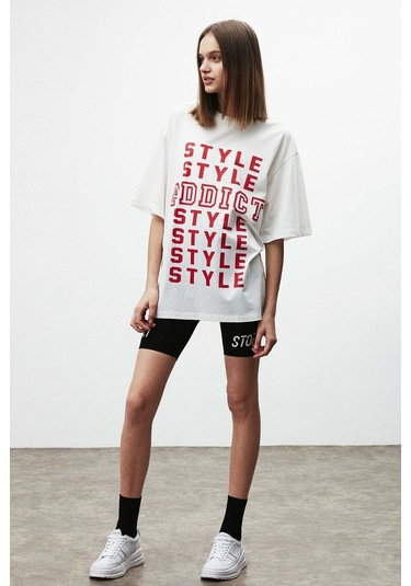 Maybe Kadın Yazı Kalıp Baskılı Oversize Fit %100 Organik Pamuklu Bisiklet Yaka Beyaz T-shirt