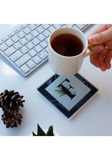 ﻿ Decorita Cam Bardak Altlığı F Harfli Tasarım 4'lü Takım 10 x 10 CM Beyaz - Siyah