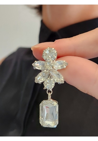 Çiçek Model Kristal Taşlı Küpe Silver