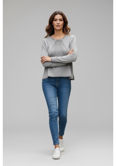 Kadın Yaka Ve Kol Ağzı Taşlı Etek Desenli Bluz Krem