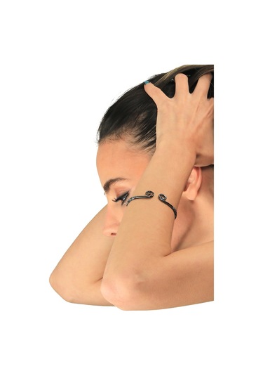 Kadın Lak Siyah Renk Kaplama Ayarlanabilir Açık Band Spiral Formlu Bileklik Siyah