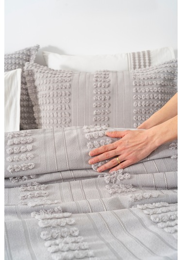 Maisa Gri Nakışlı Çift Kişilik Nevresimli Pike Seti - 7 Parça Çeyiz Seti Gri