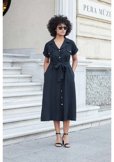 Kadın İpeksi Modal Kumaş Yakalı Düşük Omuzlu Apoletli Yan Cepli Kemerli Diz Altı Boy Uzun Elbise-siyah Siyah