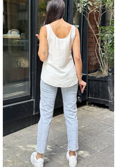 Kadın Ekru Yuvarlak Yaka Ve Düğme Detaylı, Kalın Askılı Keten Atlet Bluz Ekru