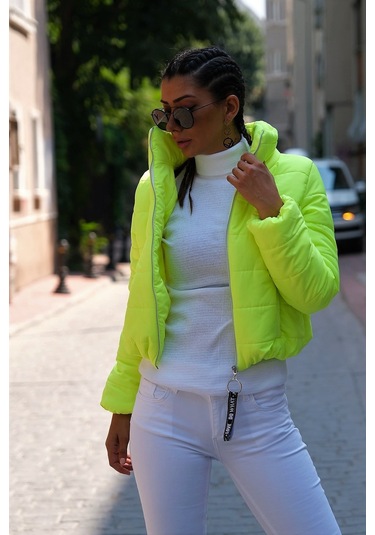 Kadın Neon Yeşil Dik Yaka Su Geçirmez Kısa Şişme Mont