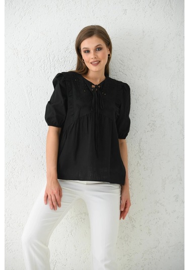 Kadın Bisiklet Yaka Balon Kol Nakış Detylı Volanlı Dokuma Yazlık Bluz Siyah
