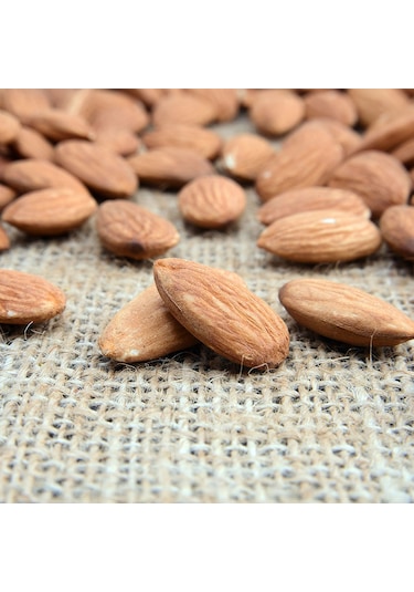 Zeki Özgür Çiğ Badem İçi İthal 1 KG