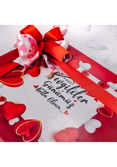 Açık Kalpler Temalı Kırmızı Kutu 42 Adet Yaldızlı Kalp Çikolata