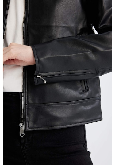 Defacto Regular Kalıp Fermuarlı Cepli Siyah Suni Deri Ceket D4176AX24AUBK27 Siyah